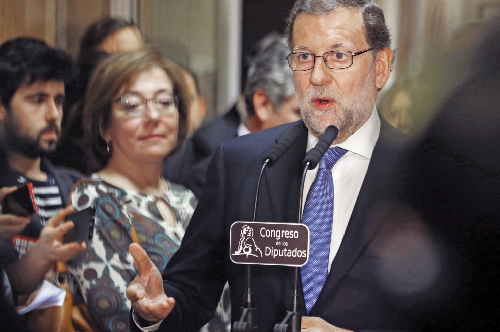 Rajoy advierte contra una coalición de socialistas