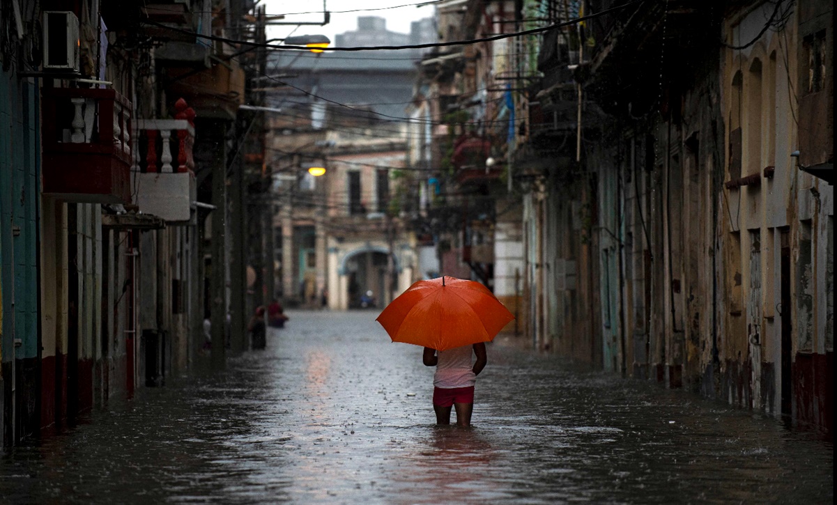 Al menos tres muertos y miles de evacuados en Cuba por remanentes de “Agatha”