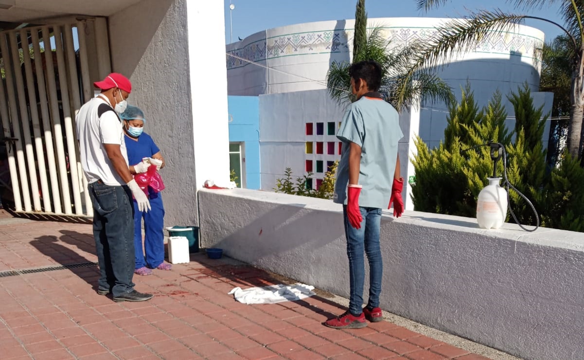 Lisel llega con dolor de parto al hospital, le dicen que vuelva en 2 horas y al salir sangra y da a luz en la puerta de la clínica