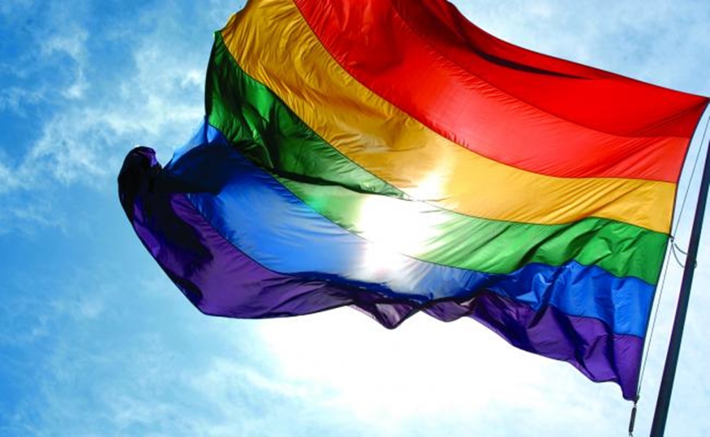 Expulsan de secundaria en Nuevo León a joven porque vive con tío homosexual