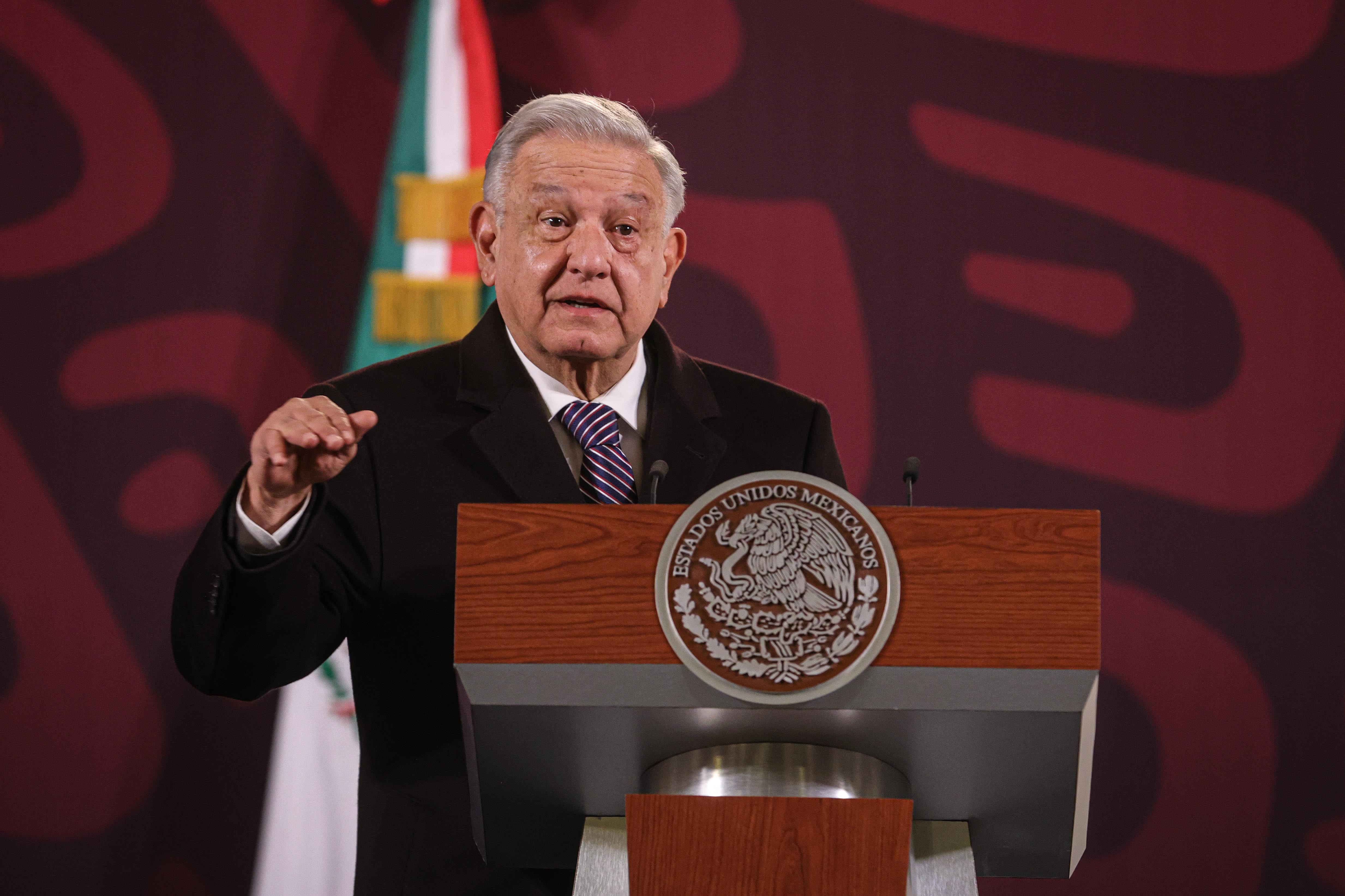 AMLO no descarta que empresas inmobiliarias provoquen incendios en México