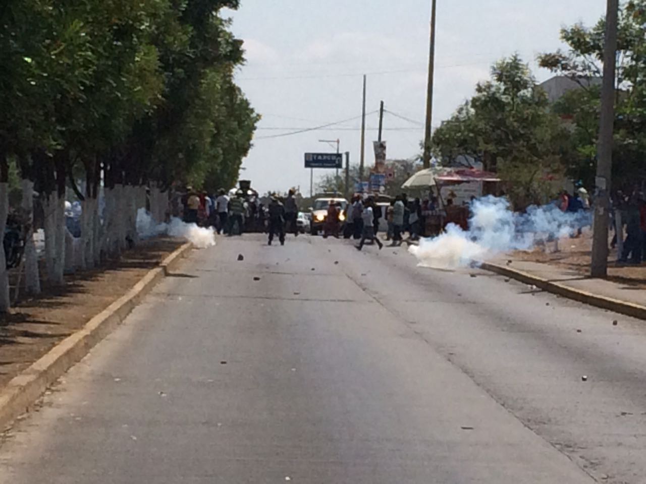 Desalojan a manifestantes en la carretera Iguala-México