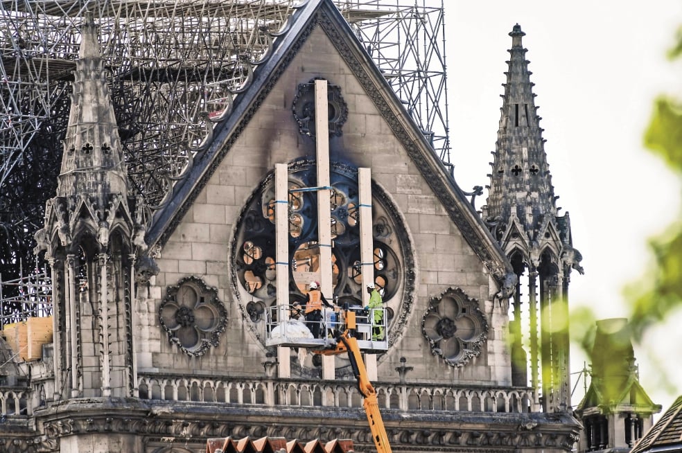 La catedral parisina de Notre Dame no tenía seguro 