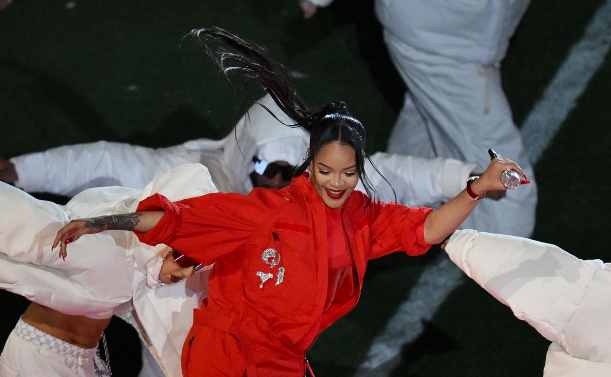 ¿Les copió? Critican a Rihanna por bailar coreografía de BTS en el Super Bowl