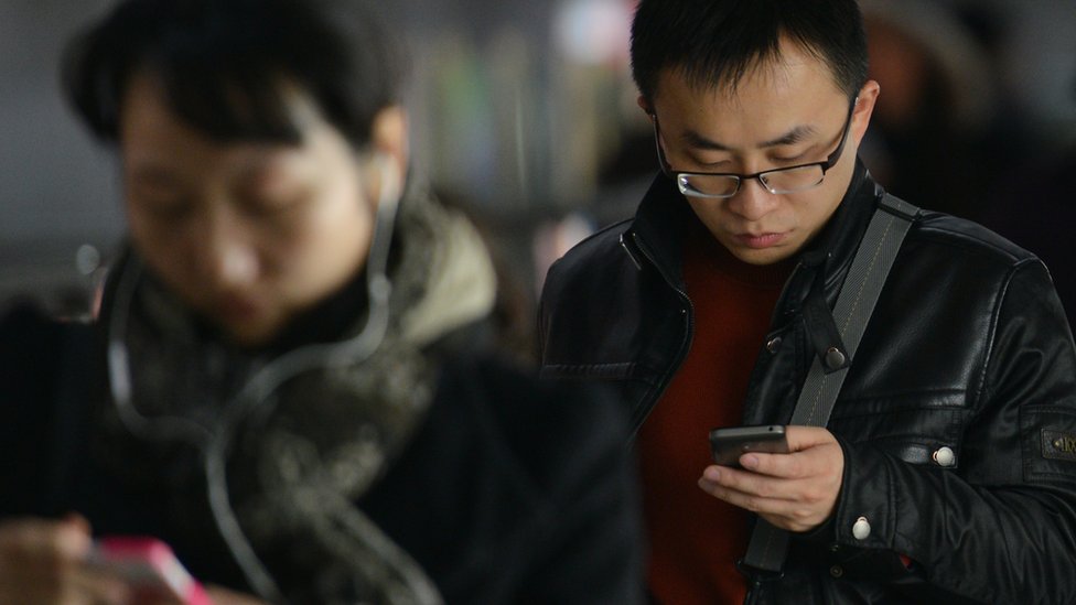"Neijuan": Los millennials que se rebelan contra los ideales del trabajo duro y el éxito en China