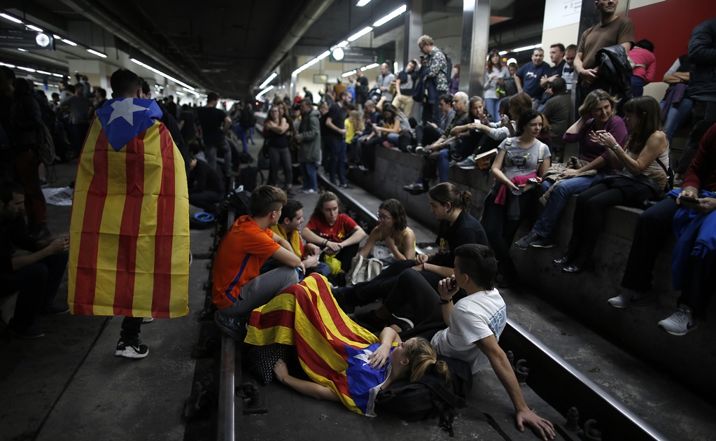 Bloquean vías en Barcelona para reivindicar independencia catalana