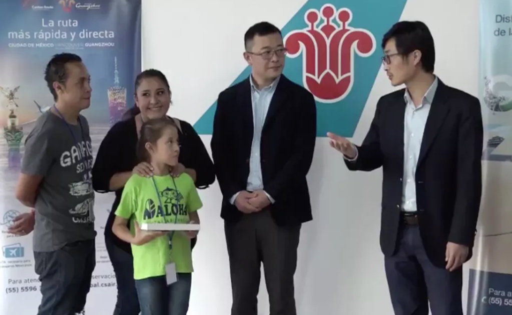 Aerolínea china apoya a niña mexicana para asistir a competencia de aritmética 