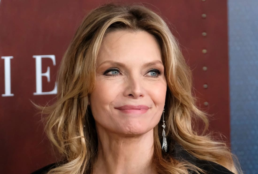 Michelle Pfeiffer, sin maquillaje, celebra con sus seguidores de Instagram