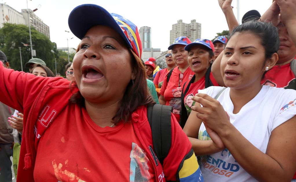 Chavistas marchan a favor de Maduro en Caracas 