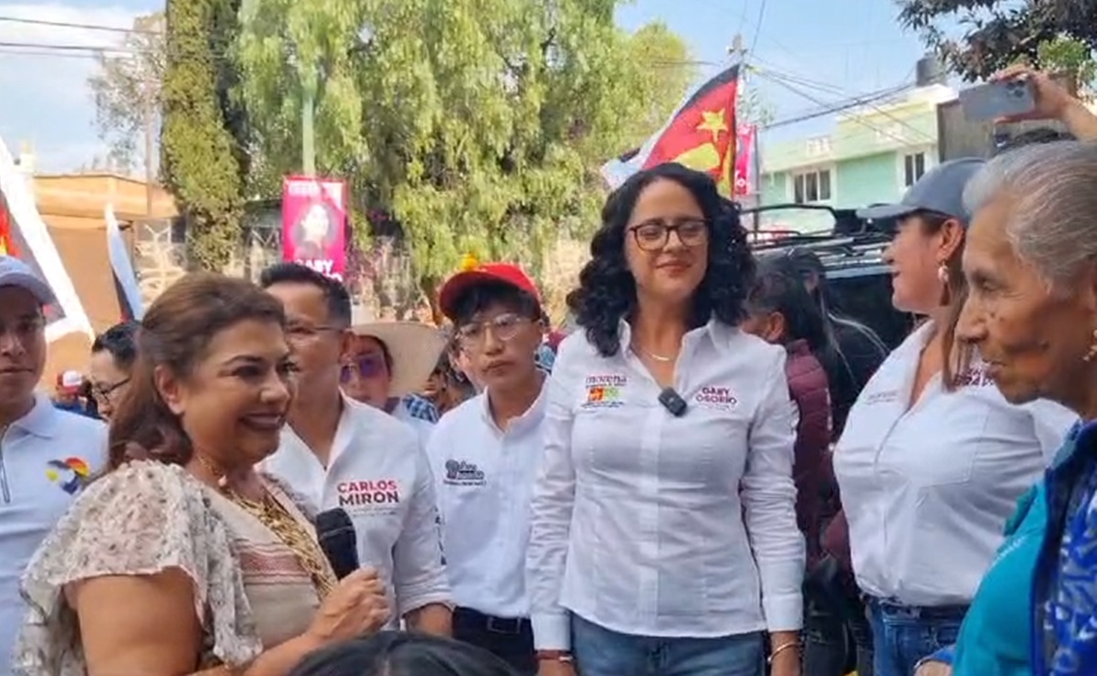 Clara Brugada visita casa por casa a vecinos de Tlalpan para llevar sus propuestas