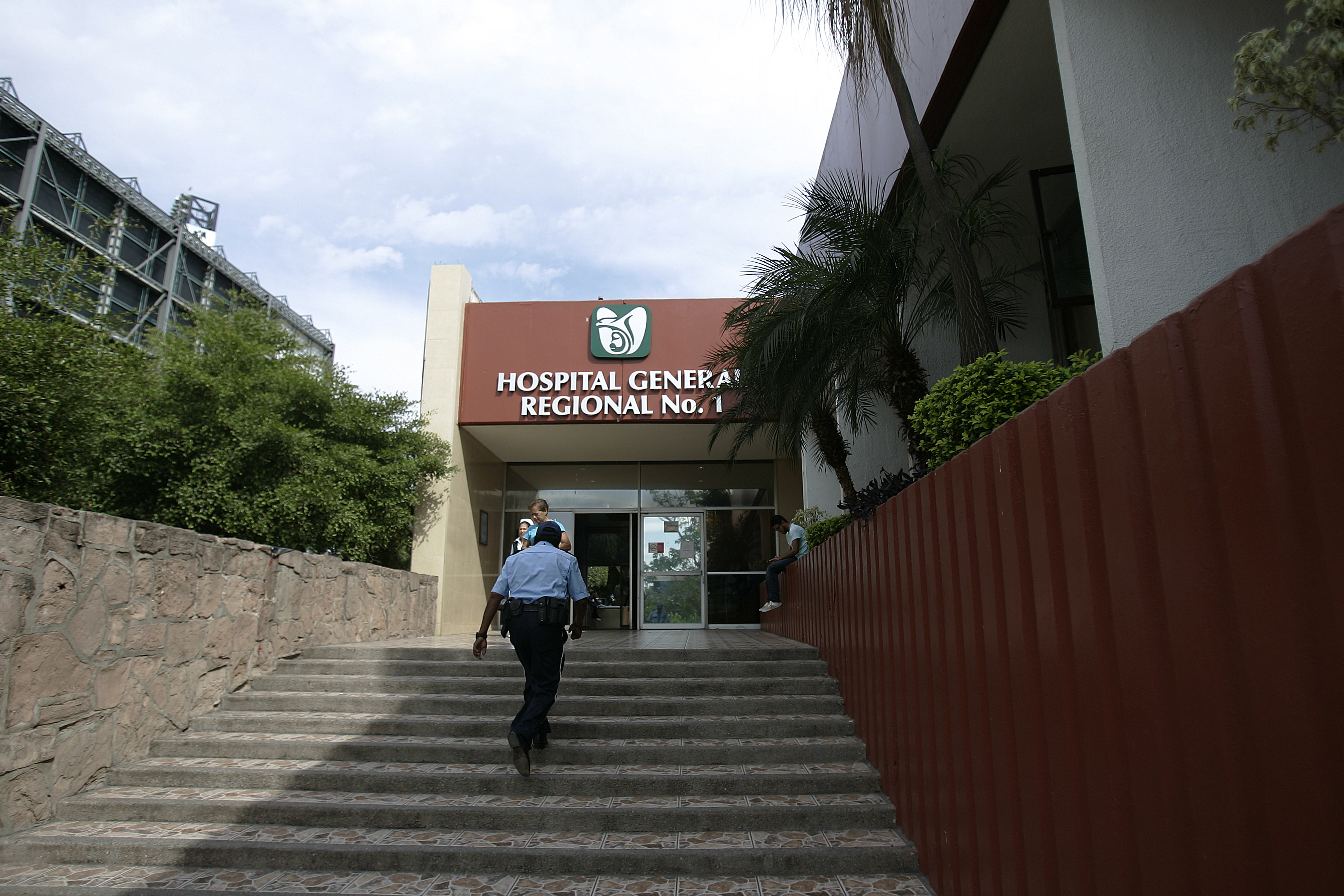 Hospital del IMSS en Mazatlán desaloja a pacientes por fuga de oxígeno