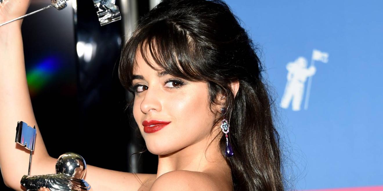 Camila Cabello presume a nuevo novio en el cumpleaños de Shawn Mendes