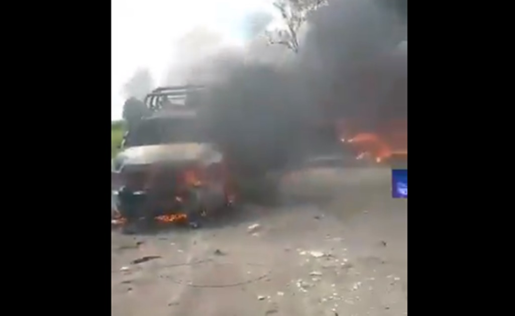Pobladores queman vehículos y retienen a personal de Pemex en Tepeaca, Puebla