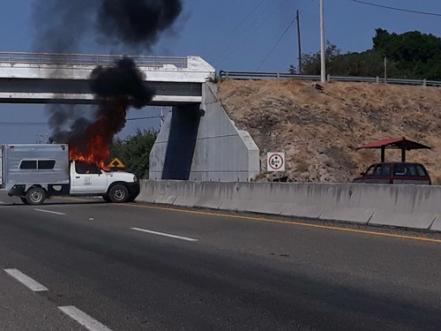 Reportan enfrentamientos y bloqueos en carreteras de Nayarit