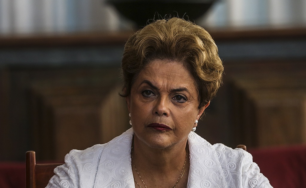 Rousseff alerta de "riesgos" que corre la democracia de Brasil 