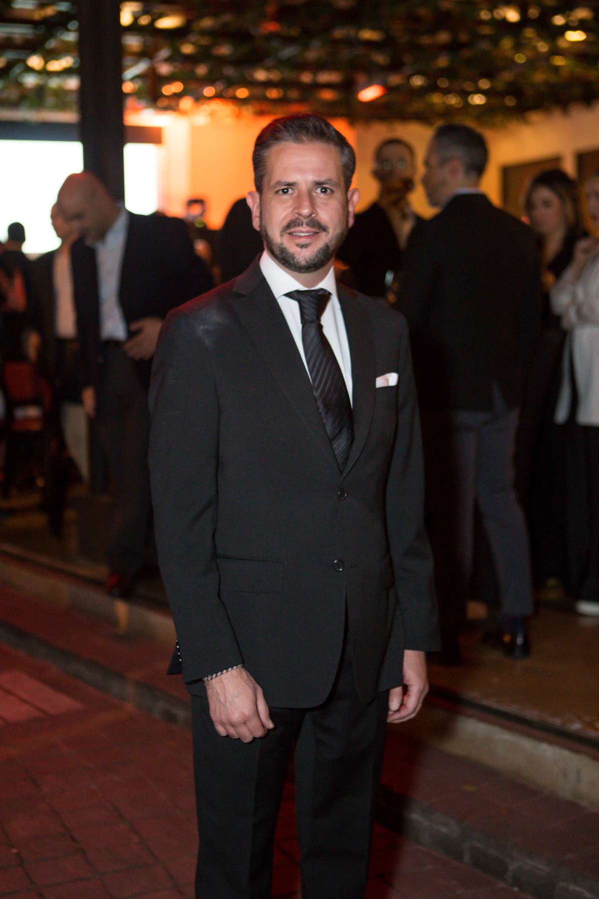 El notario Rafael González Cubas celebra en grande con amigos y familiares