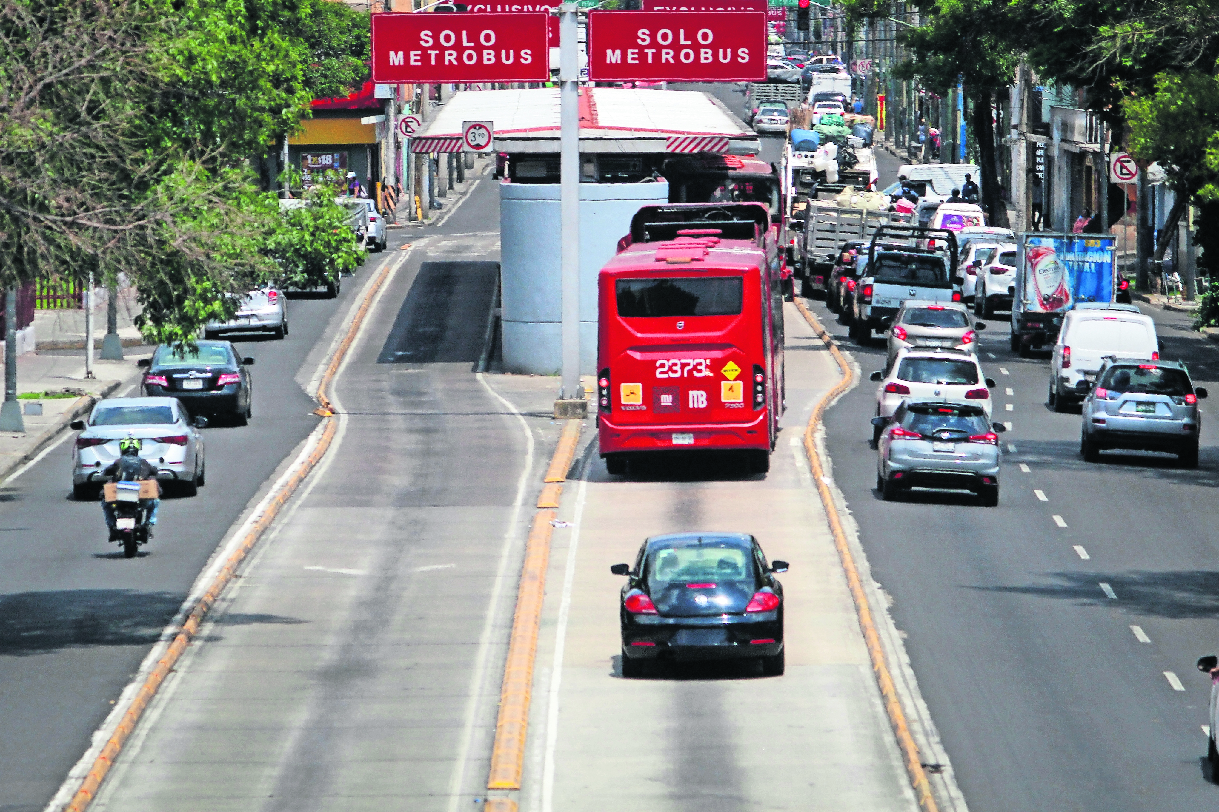 Imparable, invasión del carril del Metrobús   