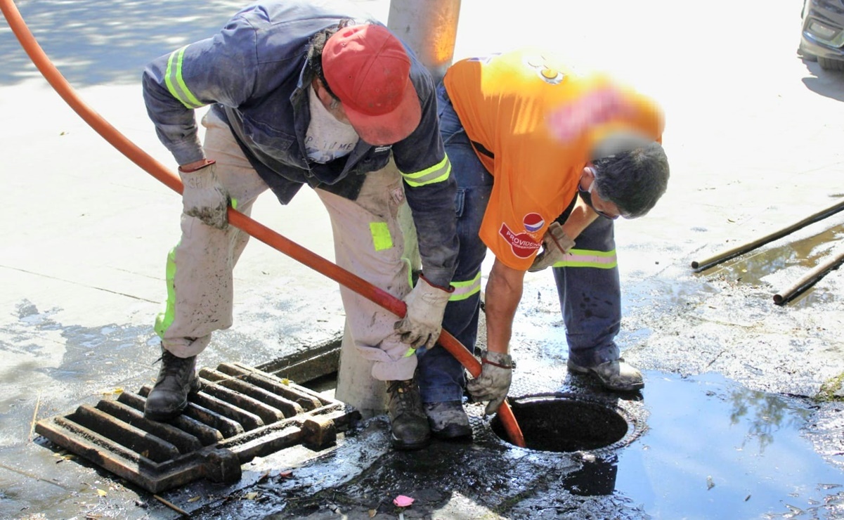 Piden a vecinos de Coyoacán mantener drenaje limpio para evitar inundaciones