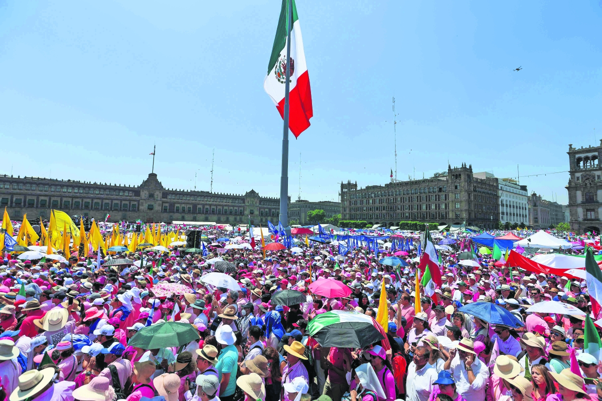 “Cualquiera puede manifestarse en el Zócalo, está abierto para todas las expresiones”: Martí Batres