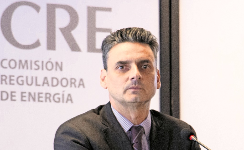 García Alcocer, el comisionado de la CRE señalado por AMLO
