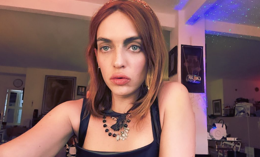 Camilo Blanes comparte inquietante video en ropa interior de mujer