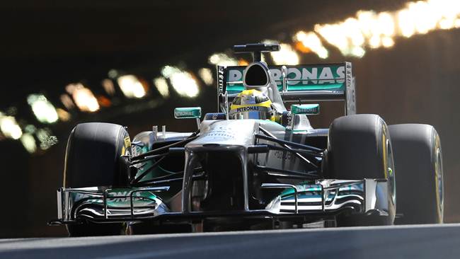 Rosberg domina; Checo, en 12; Guti, 15