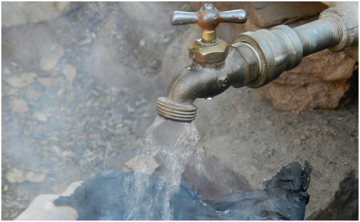 Bloquean carretera a Nuevo Laredo; exigen suministro de agua en Nuevo León