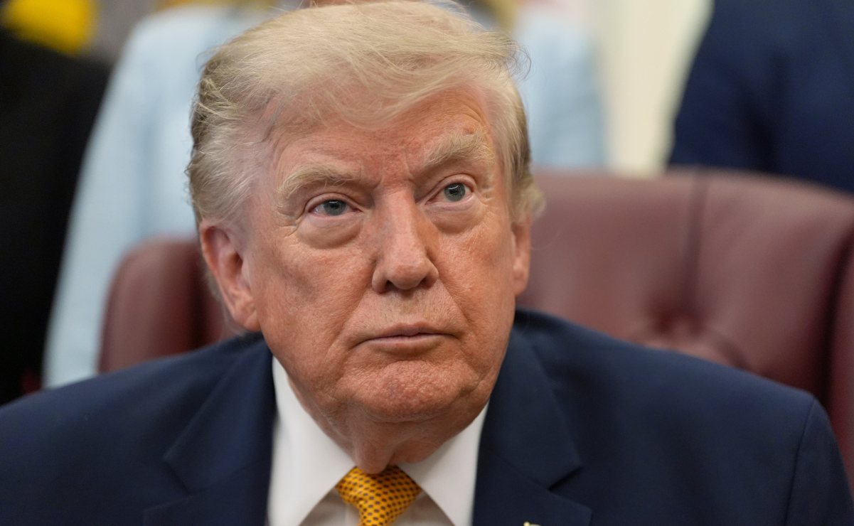President Donald Trump listens during a meeting about military families, in the Oval Office of the White House, Monday, Aug. 3, 2026, in Washington. Foto: AP
El presidente Donald Trump escucha durante una reunión sobre familias de militares en el Despacho Oval de la Casa Blanca, el lunes 3 de agosto de 2026, en Washington. Foto: AP