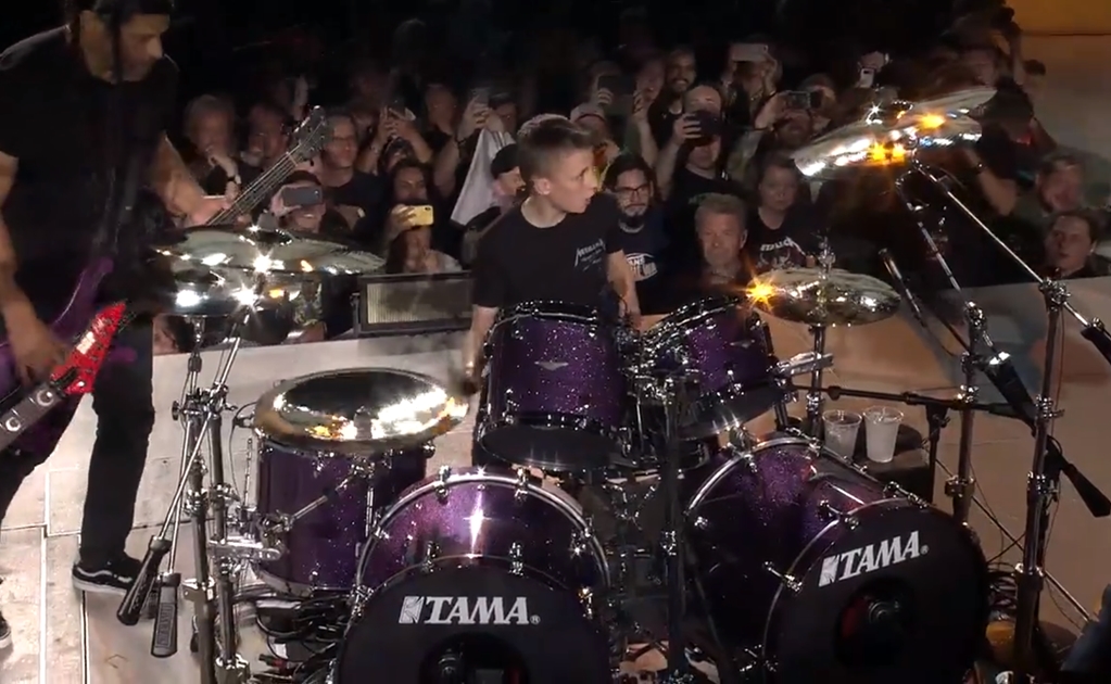 Metallica invita a tocar a niño de 13 años en pleno concierto