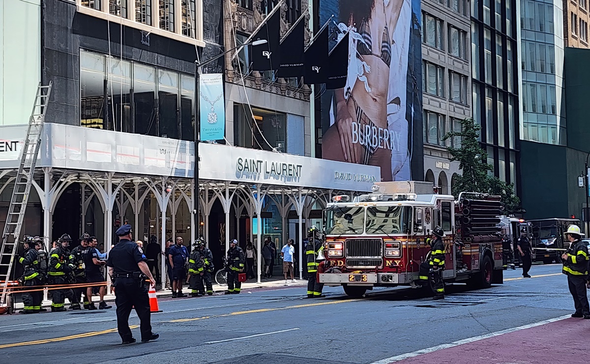 Se incendia la tienda de lujo Tiffany's de la Quinta Avenida de Nueva York; no hay víctimas