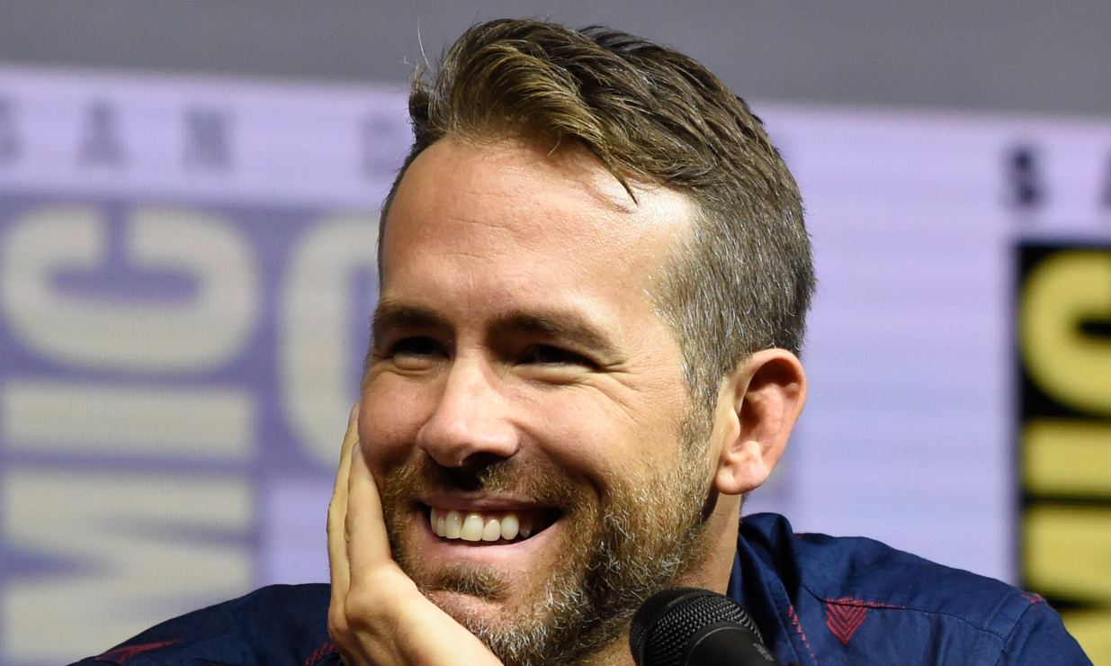 Ryan Reynolds, esposo de  Blake Lively, vende su empresa inalámbrica a T-Mobile en más de 1 mil millones de dólares