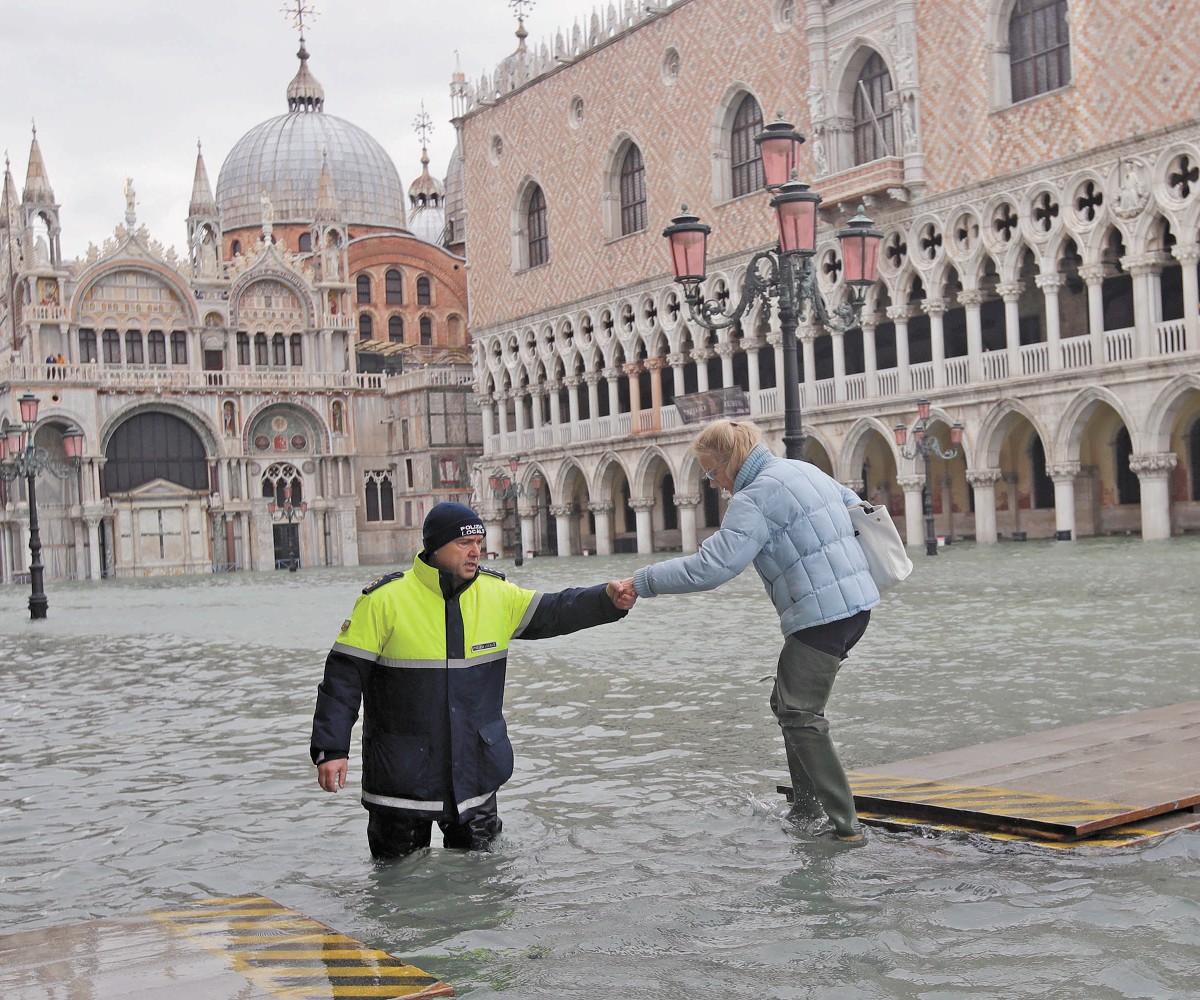 Agua desciende en Venecia; hay alerta en la Toscana