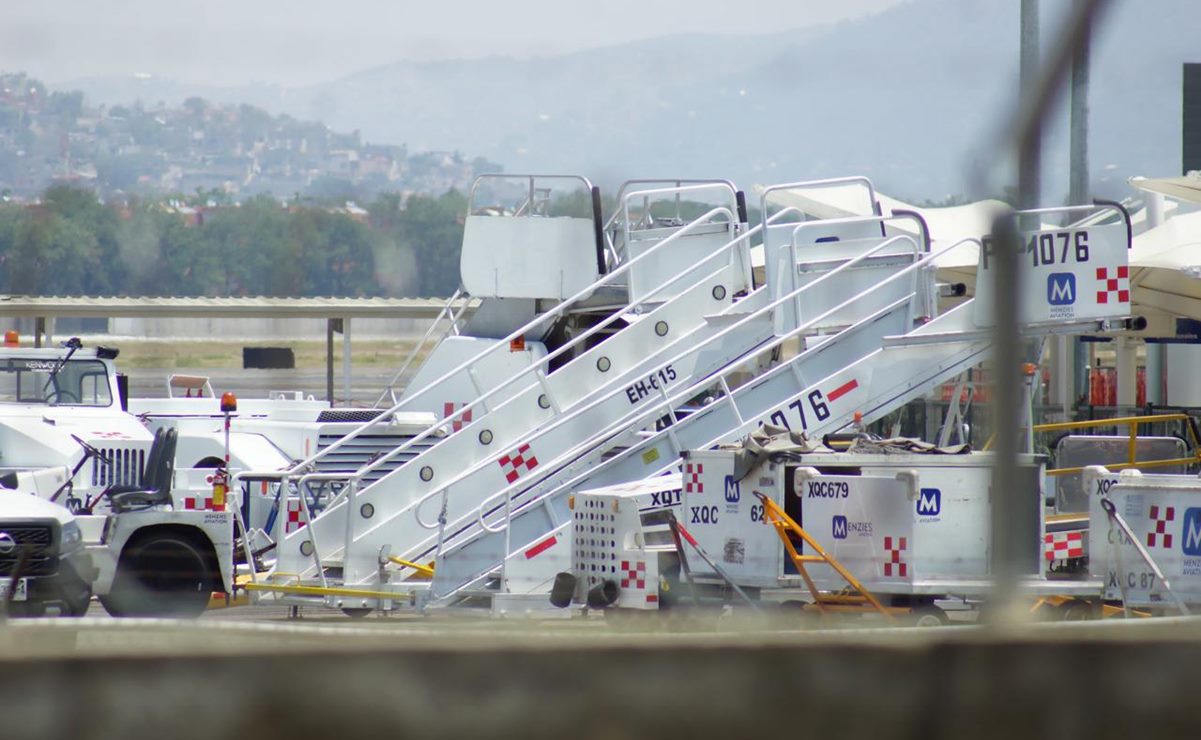 Sección 22 del SNTE bloquea el aeropuerto de Oaxaca; al menos 20 vuelos han sido cancelados