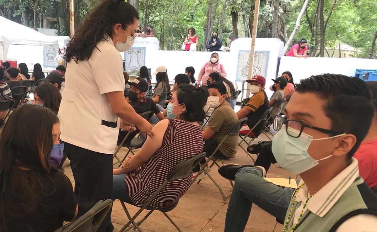 Inician vacunación de menores de edad contra Covid-19 en Naucalpan