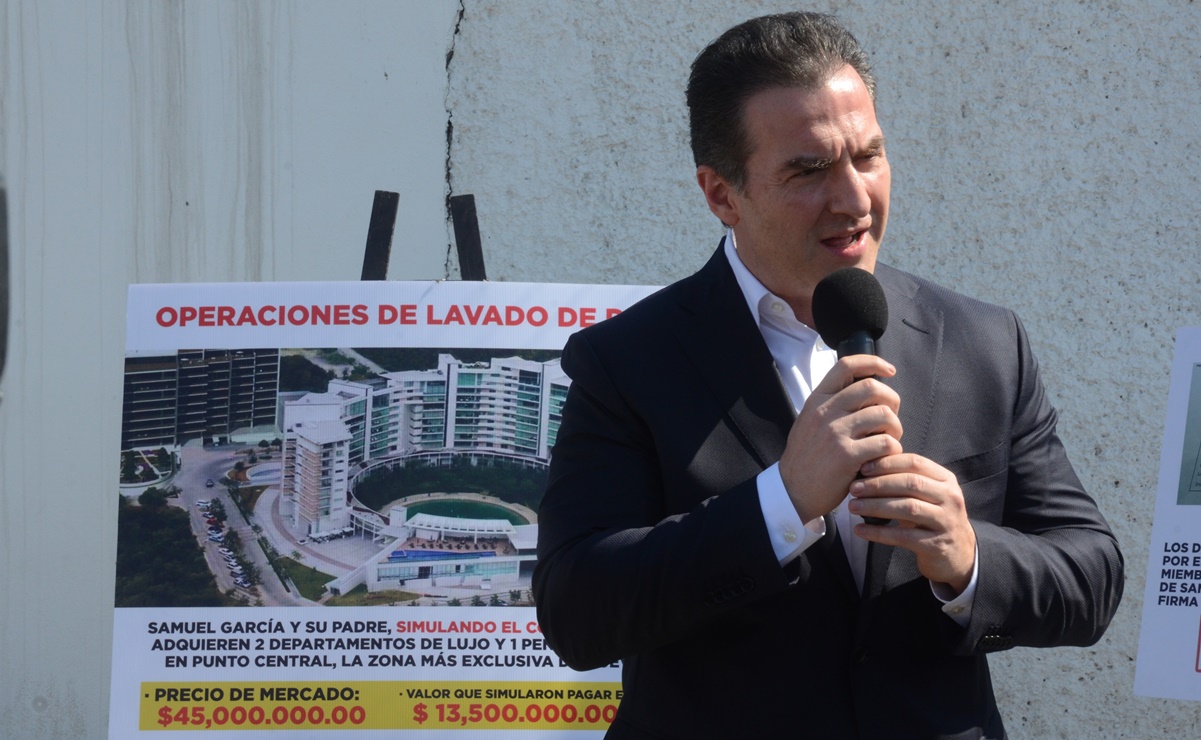 Candidato Adrián de la Garza denuncia a Samuel García ante la FGR