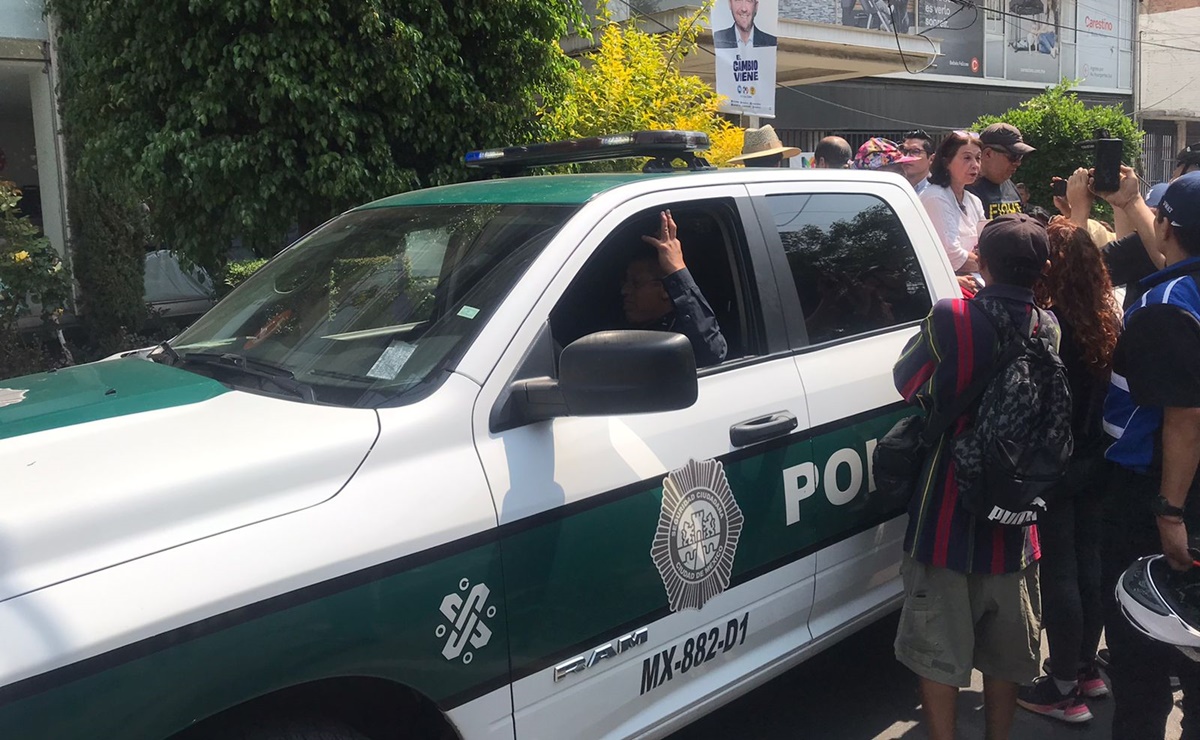 Vecinos de Benito Juárez son trasladados para dialogar con autoridades del SACMEX sobre agua contaminada