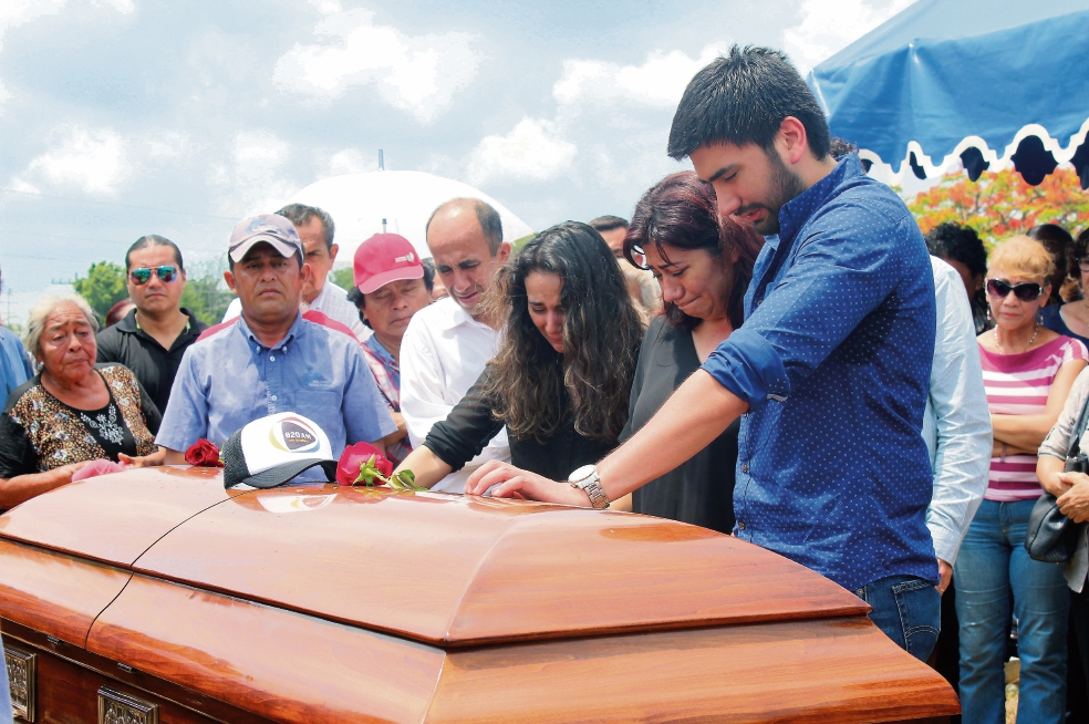 Urgen a esclarecer asesinato de periodista de Tabasco