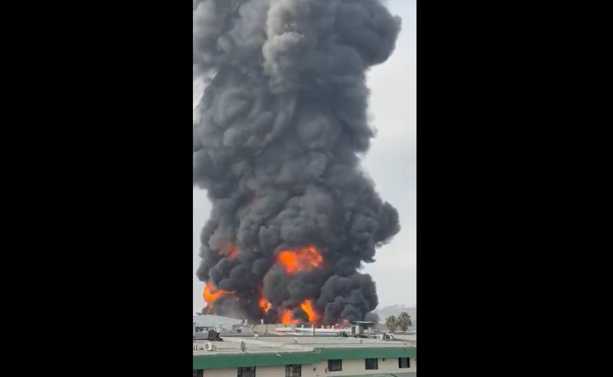 Reportan incendio en fábrica de colchones, cerca de la CFE y central de abasto de Tijuana VIDEO