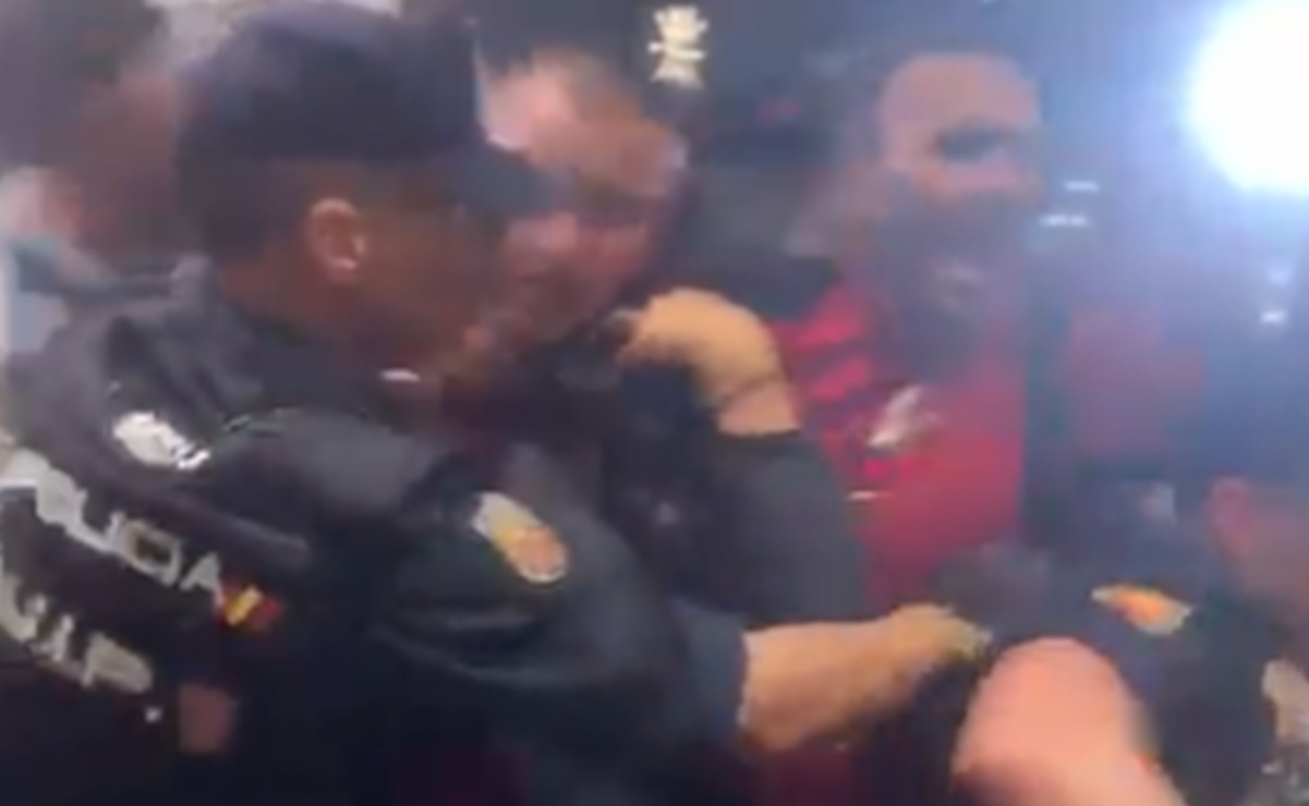 Dos exjugadores de la Liga MX de la Selección de Perú protagonizan pelea con la policía de España