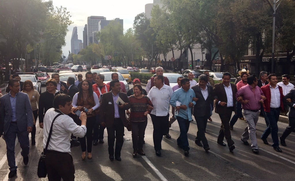 Alcaldes de Veracruz marchan a Gobernación por recursos 