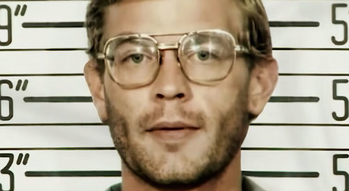 "Dahmer". Ponen a la venta los lentes que Jeffrey Dahmer usó en prisión 