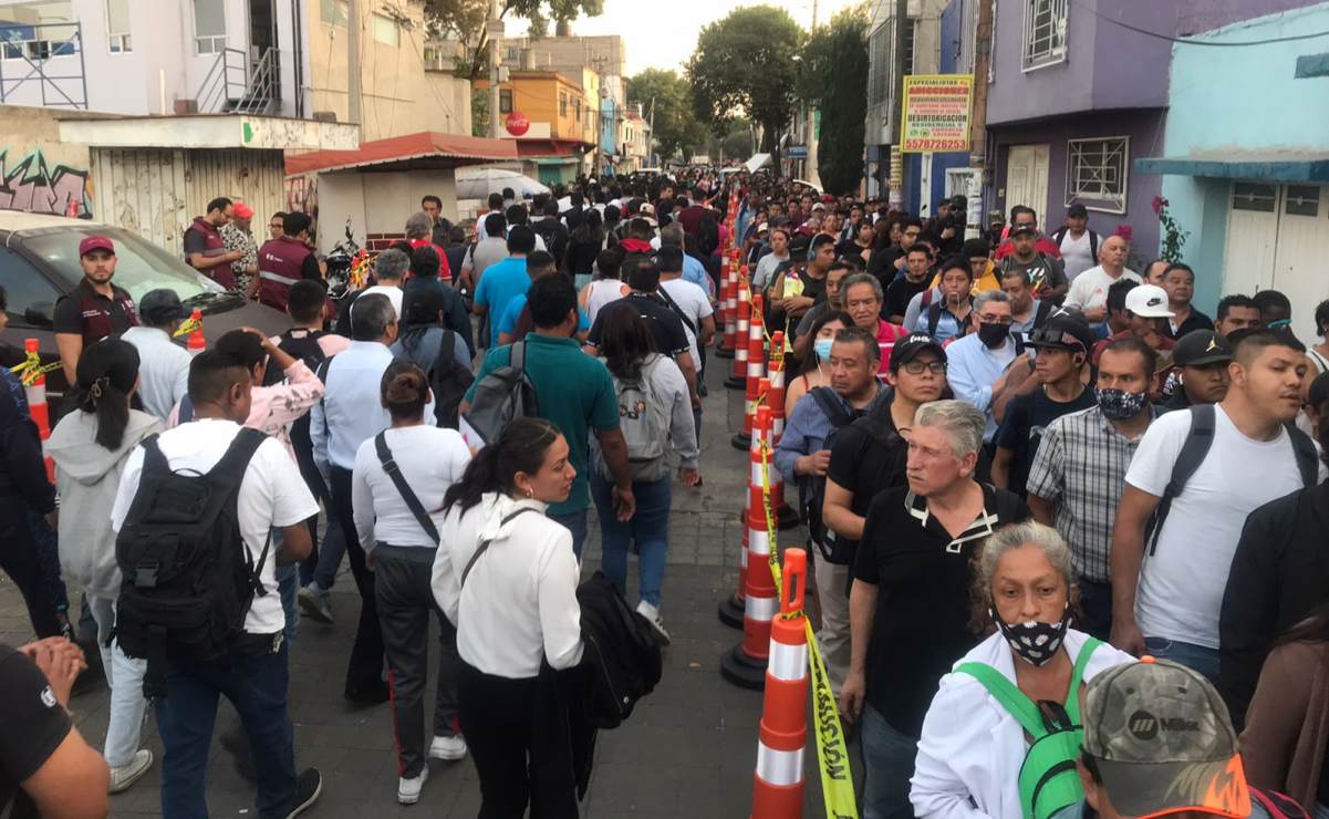 Línea 5: Reportan largas filas para usar el transporte de apoyo para el tramo Consulado-Pantitlán