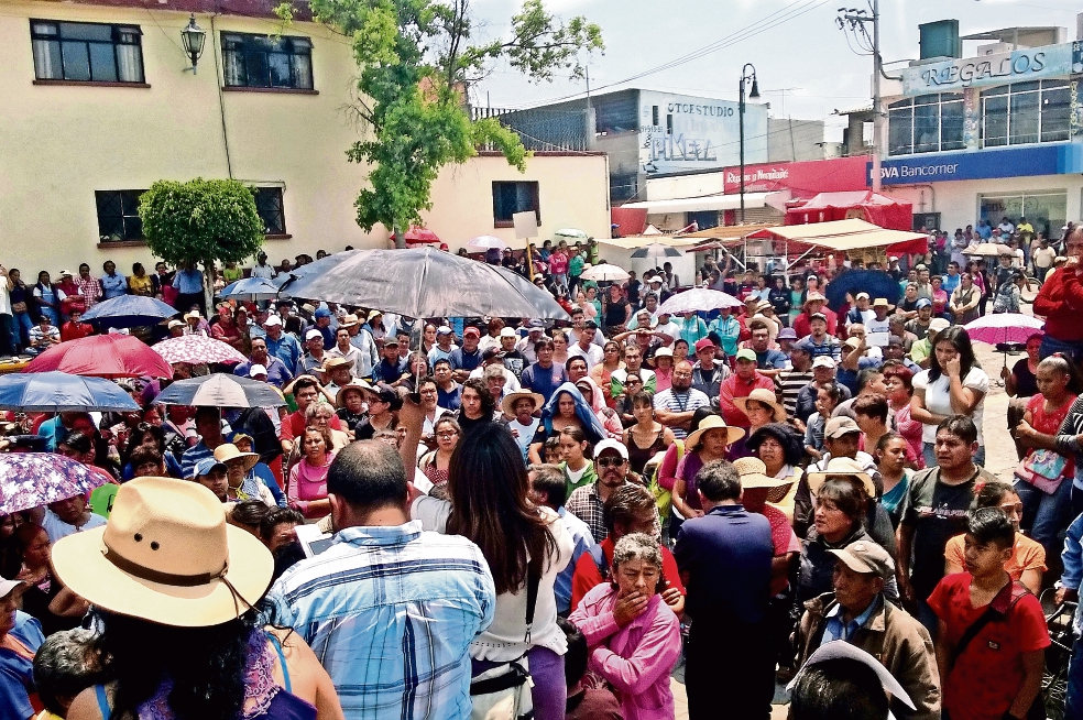 Dirigentes sociales van a penal de Cuautitlán