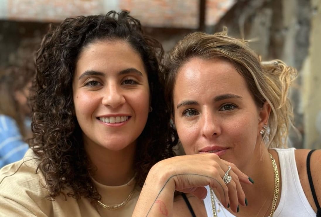 Saskia Niño de Rivera y Mariel Duayhe esperan su primer bebé juntas