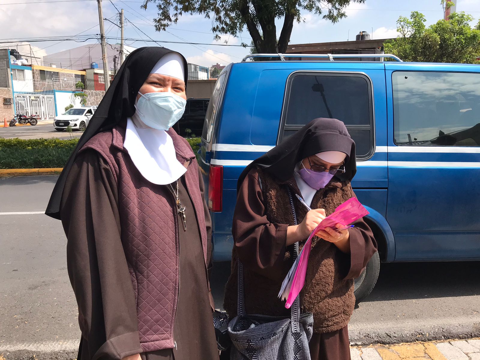 Tras padecer Covid-19, monjas clarisas reciben primera dosis de la vacuna