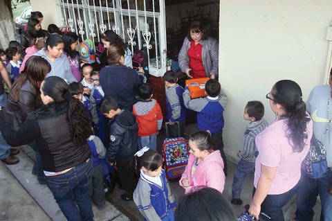 Afectan clases maestros reprobados