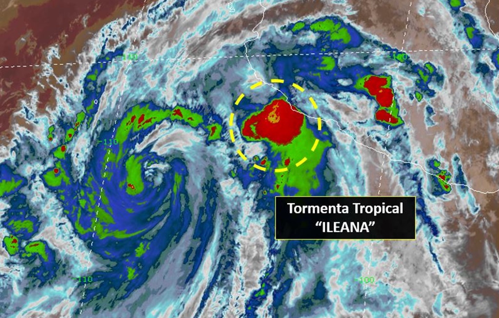 Arrecian efectos de la tormenta "Ileana" en Guerrero