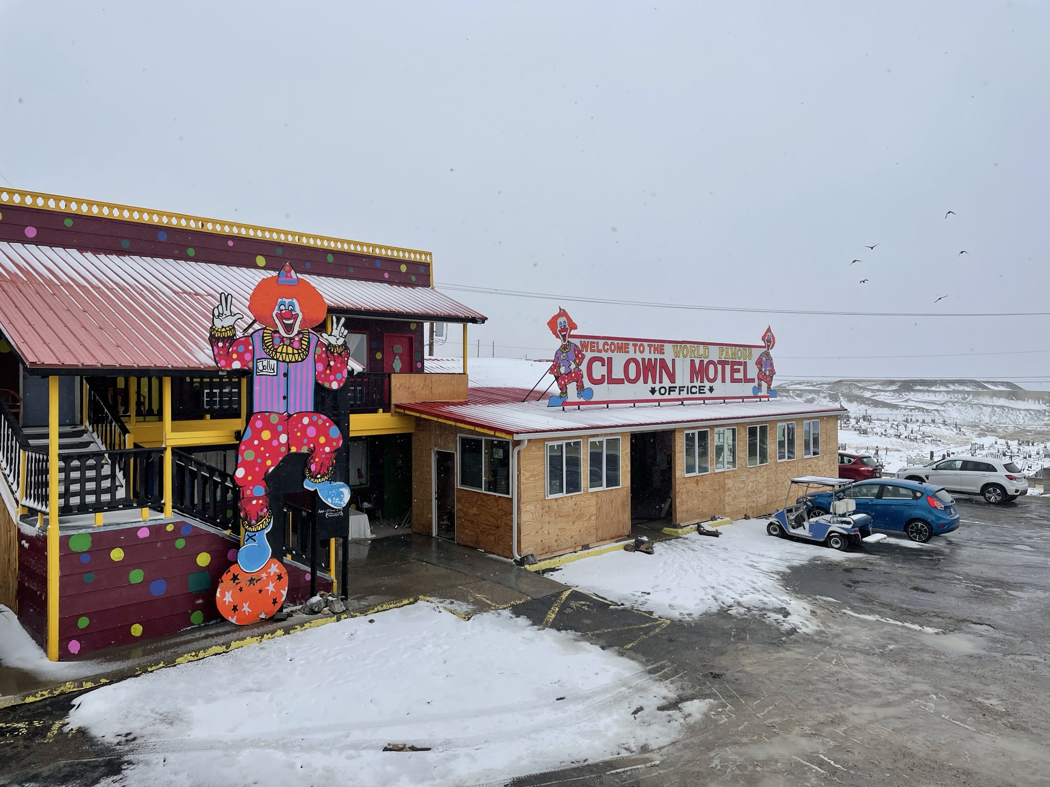 ¿Dormirías rodeado de payasos? Así es el espeluznante Clown Motel en Nevada