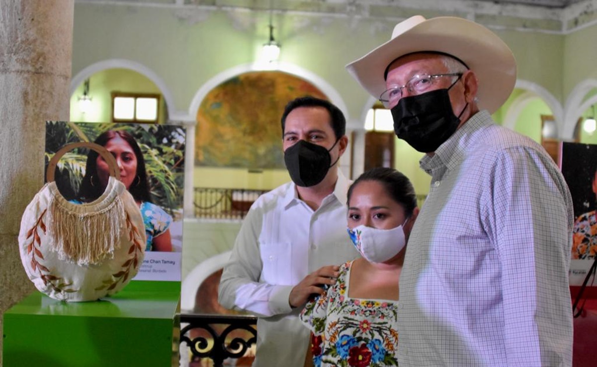 Kenneth Salazar visita Palacio de Gobierno y se reúne con artesanos en Yucatán