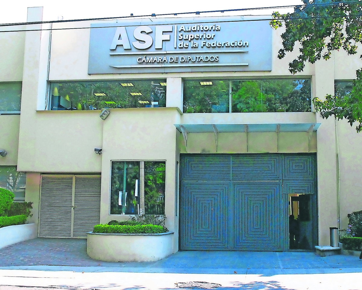 ASF detecta entrega de fondos de beca Elisa Acuña a alumnos fallecidos